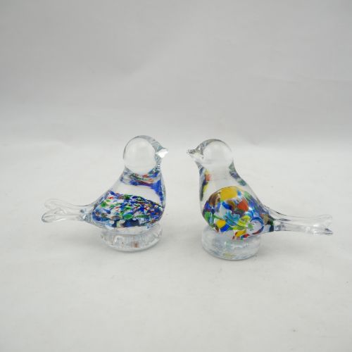 Two paperweights Two paperweights

Two paperweights in the form of birds. Clear &hellip;