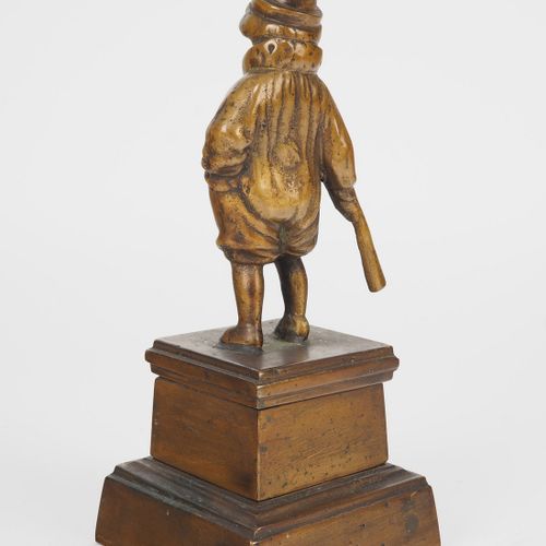 Bronze child in harlequin costume Bambino di bronzo in costume da arlecchino

Pi&hellip;