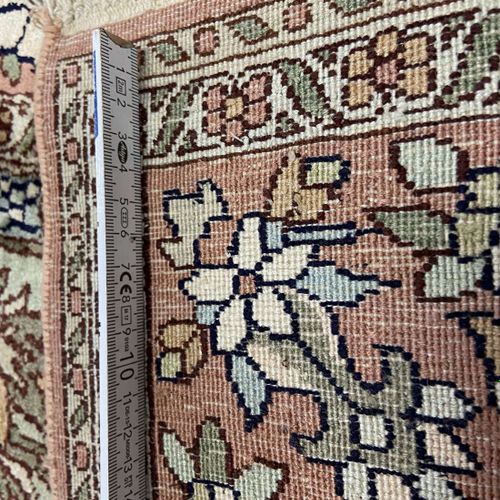 Handknotted oriental carpet, cashmere - natural silk, bird motif 手工打结的东方地毯，山羊绒-天&hellip;