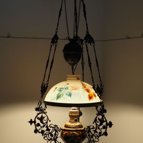 Large living room lamp, around 1890 Grande lampada da salotto, intorno al 1890

&hellip;
