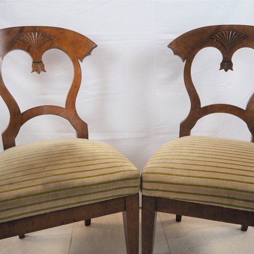 A pair of Biedermeier chairs, Middle German around 1830 Une paire de chaises Bie&hellip;
