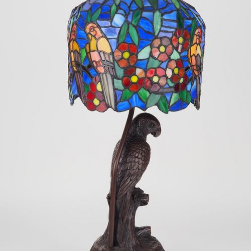 Table lamp in Tiffany style Lampe de table de style Tiffany

Pied de lampe en fo&hellip;