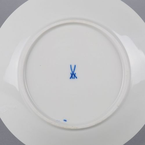 Plate "Meissen", blue flower. Assiette "Meissen", fleur bleue.

Porcelaine blanc&hellip;