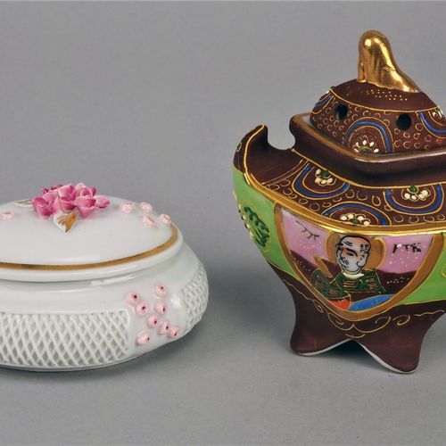 Two porcelain lidded boxes Two porcelain lidded boxes

once white with gold rim,&hellip;