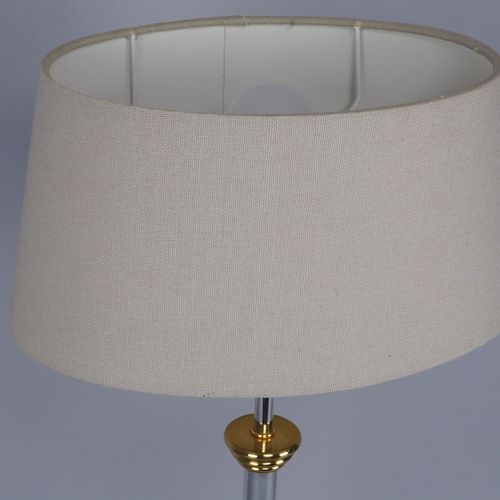 Table lamp 70s Lámpara de mesa 70s

Base metálica, en parte cromada y en parte d&hellip;