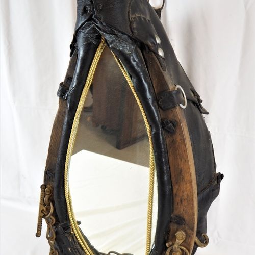 Horse collar Horse collar

Molded in leather, oak frame. Retrofitted with a mirr&hellip;
