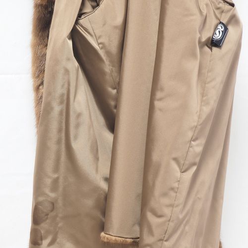 Mink fur jacket with 2 caps Veste en vison avec 2 bonnets

Veste taille 46, long&hellip;