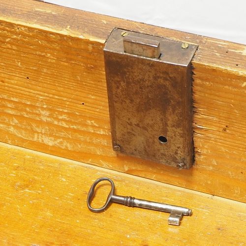 Biedermeier chest of drawers, South Germany, around 1820. Cómoda Biedermeier, su&hellip;