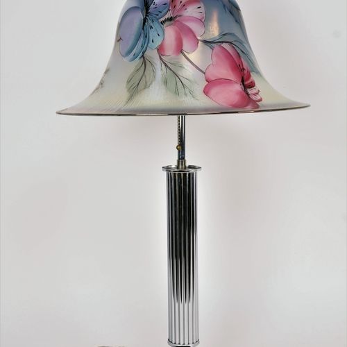 Large Art Deco table lamp, probably 30s 大型装饰艺术台灯，大概30年代

金属灯座，镀铬，大支架和凹槽轴，上面有三个E2&hellip;