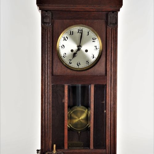 German Regulator, wall clock, 30s 德国调节器，挂钟，30年代

橡木外壳，着色的桃花心木。前面有玻璃门，切面水晶玻璃。机芯有8&hellip;