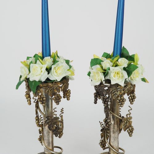 Pair of Candlesticks Coppia di candelieri

in metallo e probabilmente argentati.&hellip;
