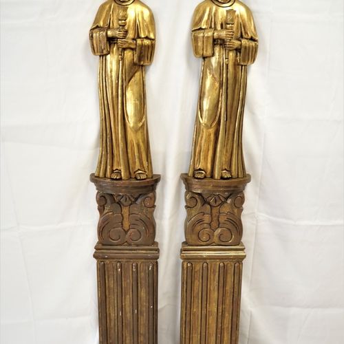 Pair of wooden candleholders angels, probably end of 19th century. 一对木制的天使烛台，可能是&hellip;