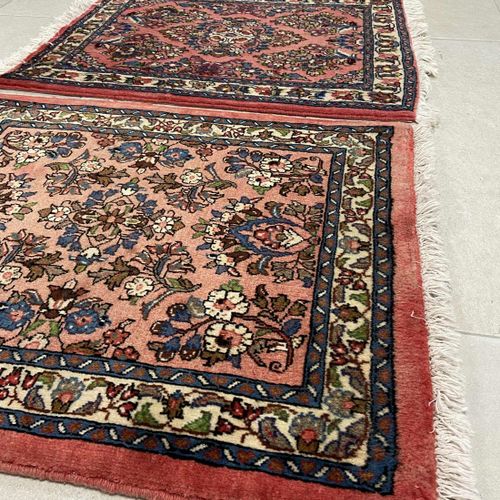 Series Persian carpets - Sarough 系列波斯地毯 - Sarough

由3块手工打结的地毯组成，每块大约80/75 x 65cm&hellip;