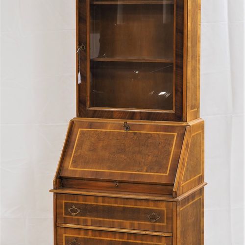 Damensekretär mit Vitrinen Aufsatz Lady's secretary with glass cabinet top


Bod&hellip;