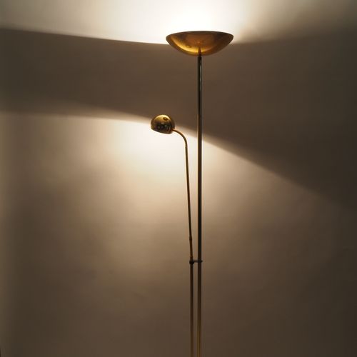 Bodenstehlampe, 70er Jahre Floor lamp, 70s


Frame made of brass, gilded. To be &hellip;