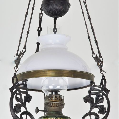Jugendstil Wohnraumlampe, um 1900 Art Nouveau living room lamp, around 1900


He&hellip;