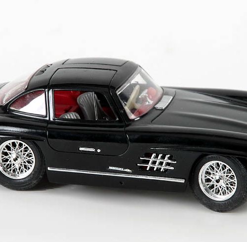 Modellauto Mercedes 300 SL 意大利, Burago.比例1:18，长约24.5厘米。