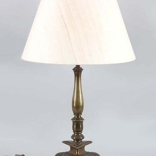 Tischlampe 1ère moitié du 20ème siècle. Pied de lampe joliment articulé en laito&hellip;