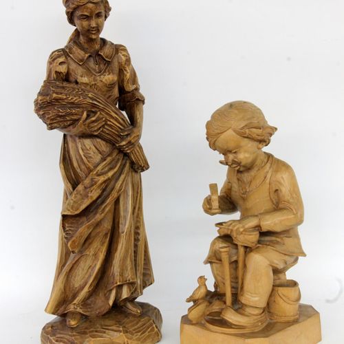 Null 一个小鞋匠和一个有耳朵的女人 2个木雕作品。高40/59厘米。关键词：雕塑、造型艺术、艺术品、人物、塑像
