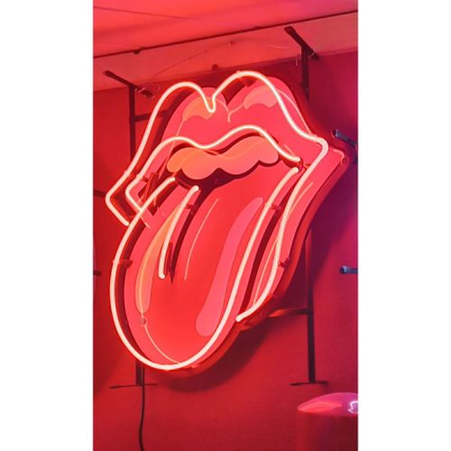 Nouvelle enseigne au néon Rolling Stones avec logo langue et lèvres ...
