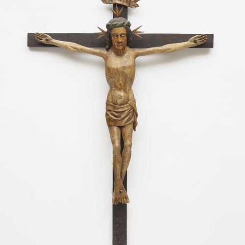 Null Crucifix
南德，15世纪。伸展的，正面排列的三钉式的尸体。树皮，全圆雕，有旧版本的遗迹。休息、手指、射线和横梁都已添加。H. 尸体80厘米。高&hellip;