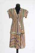 Zweiteiliges Ensemble 两件套，裙子和衬衫Missoni，米兰

粘胶，有图案，上衣边缘有花纹的布料。尺寸42（意大利）。