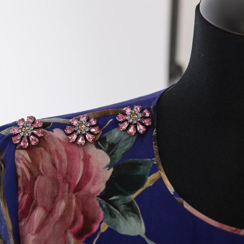 Abendkleid Dolce & Gabbana Dolce & Gabbana晚装，2014年米兰冬季系列

丝质雪纺，紫色，动物花纹，长袖，宽多层裙，及&hellip;