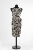 Cocktailkleid Lanvin Lanvin鸡尾酒裙，巴黎

，丝绸，乳灰色配黑色，动物图案。40号（法国）。 2012年2月8日，汉内洛尔-埃尔斯纳&hellip;