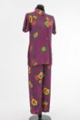 Zweiteiliges Ensemble 两件套，Kenzo长裤和上衣，巴黎复古

粘胶，紫色，黄色花卉图案。尺寸为M。