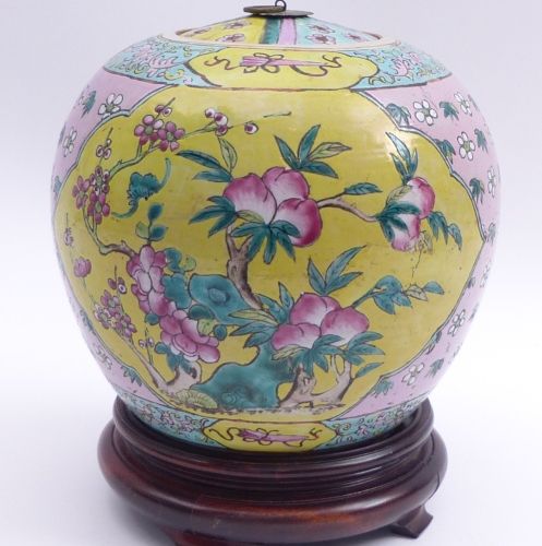 Ingwertopf mit Floraldekor, China, Qing-Dynastie Ingwertopf mit Floraldekor — Ch&hellip;