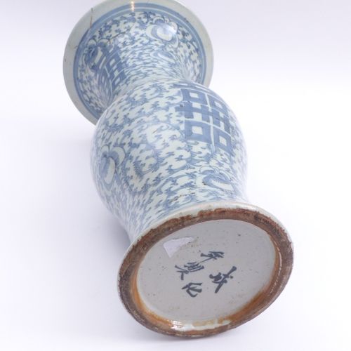 Blau-weiße Balustervase, China, Qing-Dynastie, 19. Jh. Blau-weiße Balustervase —&hellip;