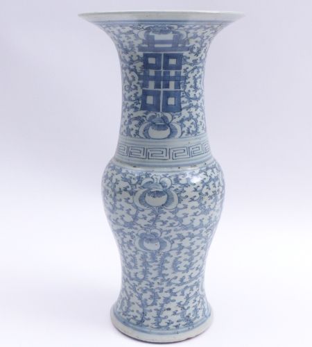 Blau-weiße Balustervase, China, Qing-Dynastie, 19. Jh. Blau-weiße Balustervase —&hellip;