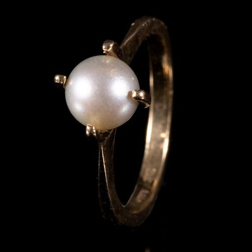 FREE POST 9 kt. Yellow gold - Ring Pearl 我们所有的商品都是免费的国际追踪运输（Albinus将在拍卖结束后3个工作日内&hellip;