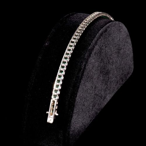 FREE POST 925 Silver - Tennis Bracelet - 9.18 ct Sertie de 51x émeraudes taillée&hellip;