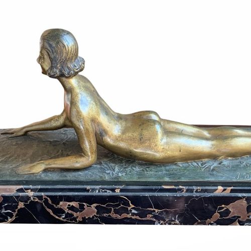 Null JOSEPH D?ASTE, AN ART DECO BRONZE STATUE OF A NUDE FEMALE WITH LAMB

Raised&hellip;
