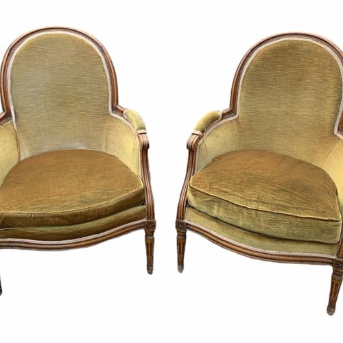 Null 一对路易十五设计的木雕和软垫扶手椅

立于凹槽腿上。