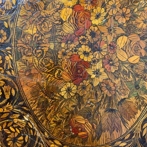 Null 一个19世纪的草编面板

饰有鸟、花和叶子。

(35cm x 45cm)
