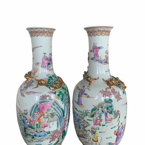 Null A PAIR OF EARLY/MID 19TH CENTURY CHINESE VASES 

Decorated with pagodas fig&hellip;