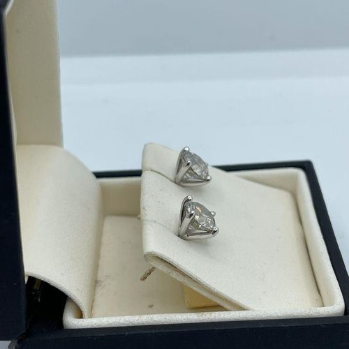 Null A PAIR OF 18CT WHITE GOLD AND FOUR CLAW SET 2.02CT BRILLIANT CUT CHAMPAGNE &hellip;