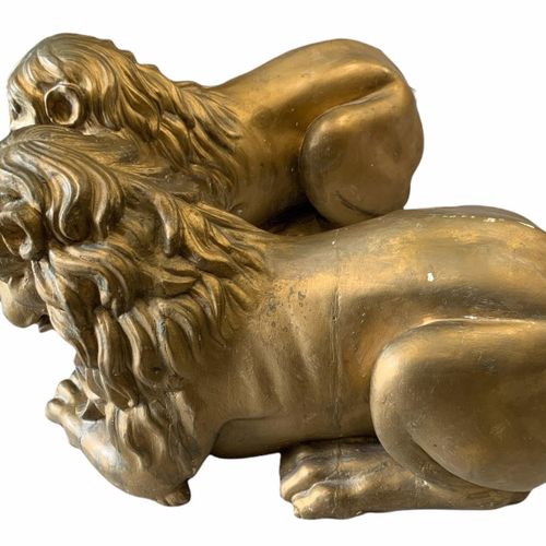Null A LARGE PAIR OF DECORATIVE 19TH CENTURY CARVED GILTWOOD RECUMBENT LIONS.

(&hellip;