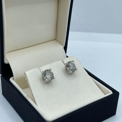 Null A PAIR OF 18CT WHITE GOLD AND FOUR CLAW SET 2.02CT BRILLIANT CUT CHAMPAGNE &hellip;