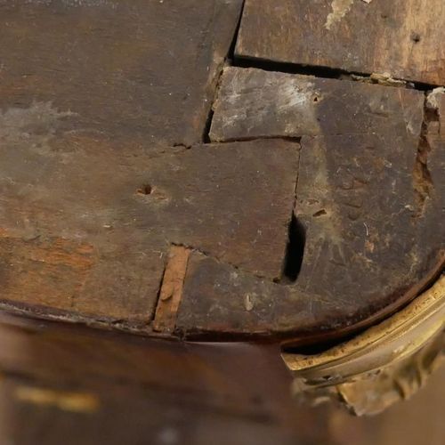 Null 让-弗朗索瓦-拉皮，一个18世纪法国路易十五时期的鎏金铜装国王木科罗曼德镶木和镶嵌的梳妆台

大理石桌面上有三个短抽屉和两个长抽屉，印有 "J.拉皮"&hellip;