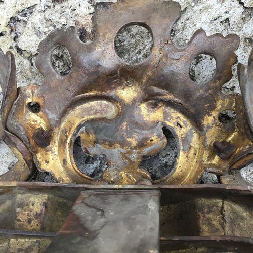 Null 19世纪法国路易十六时期鎏金青铜和乌木火盆

背面印有字母B的油灰读物。

宽48英寸x高24英寸