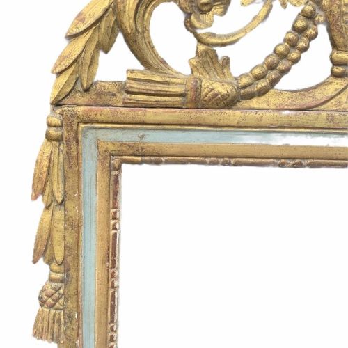 Null 18世纪意大利雕花鎏金木和彩绘码头镜

饰有树叶和旗帜。

(100cm x w 58cm)