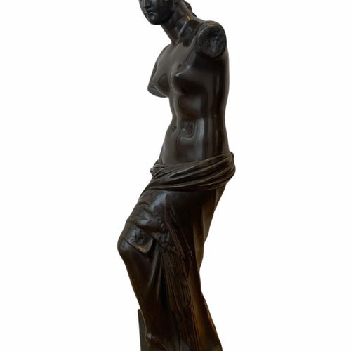 Null STATUA RIVESTITA IN BRONZO DEL 19° SECOLO DI UNA DONNA SEMINUDA NEOCLASSICA&hellip;