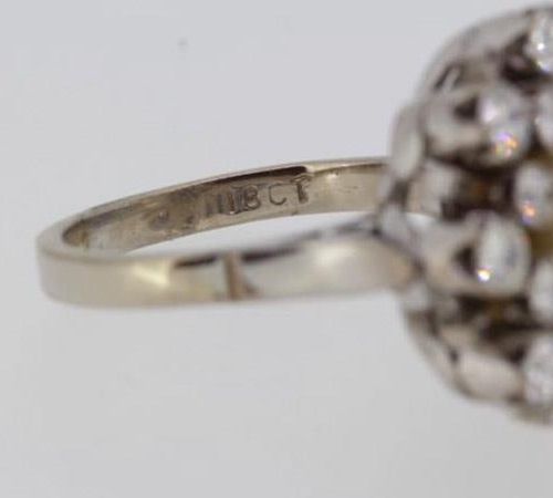 Null 7.5毫米阿克波亚珍珠和1.30克拉钻石戒指，约1970年。

(J号，G/I色)