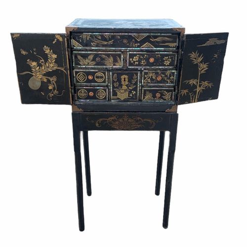 Null A PORTABLE INLAID EXPORT LACQUER NANBAN CABINET ON STAND 

Momoyama period &hellip;
