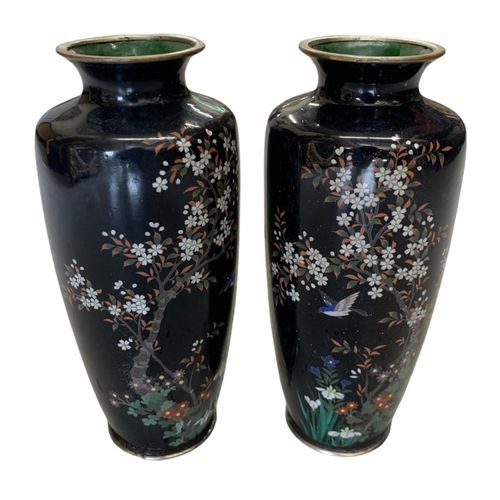 Null A PAIR OF JAPANESE MEIJI PERIOD SILVER WIRE CLOISONNÉ VASES OF SLENDER BALU&hellip;