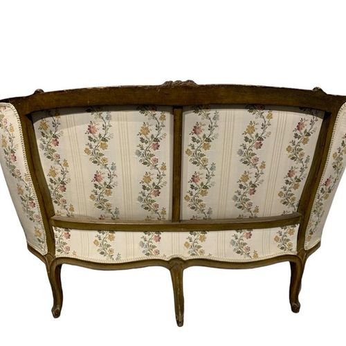 Null AN 18TH CENTURY FRENCH LOUIS XV CARVED WOOD AND PAINTED SETTEE

The shaped &hellip;