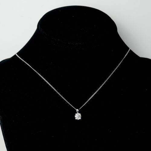 Null AN 18CT WHITE GOLD AND ROUND BRILLIANT CUT DIAMOND PENDANT ON A 9CT WHITE G&hellip;